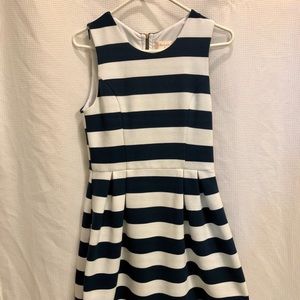 Altar’d State navy/white dress